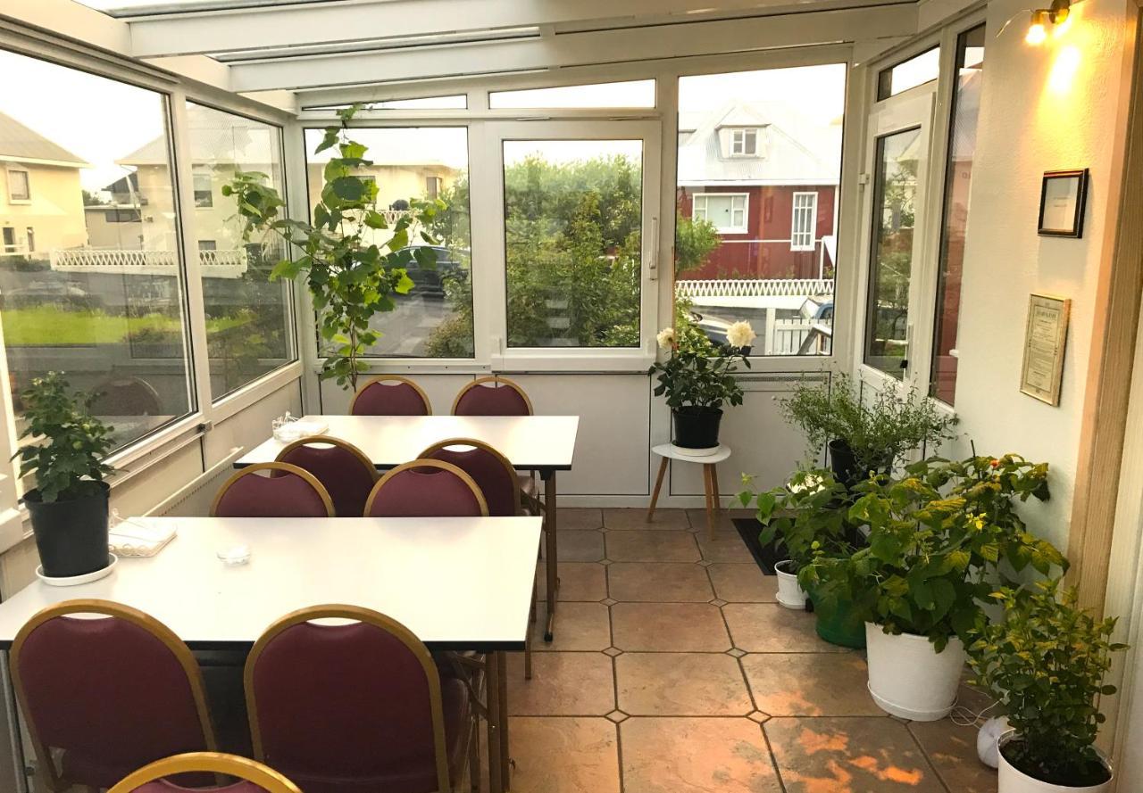 Guesthouse Arny Vestmannaeyjar Bagian luar foto